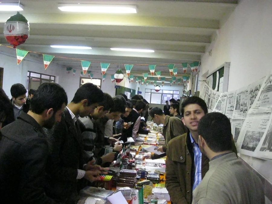 افتتاح  نمایشگاه کتاب در پردیس امام علی (ع)