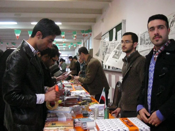 افتتاح  نمایشگاه کتاب در پردیس امام علی (ع)