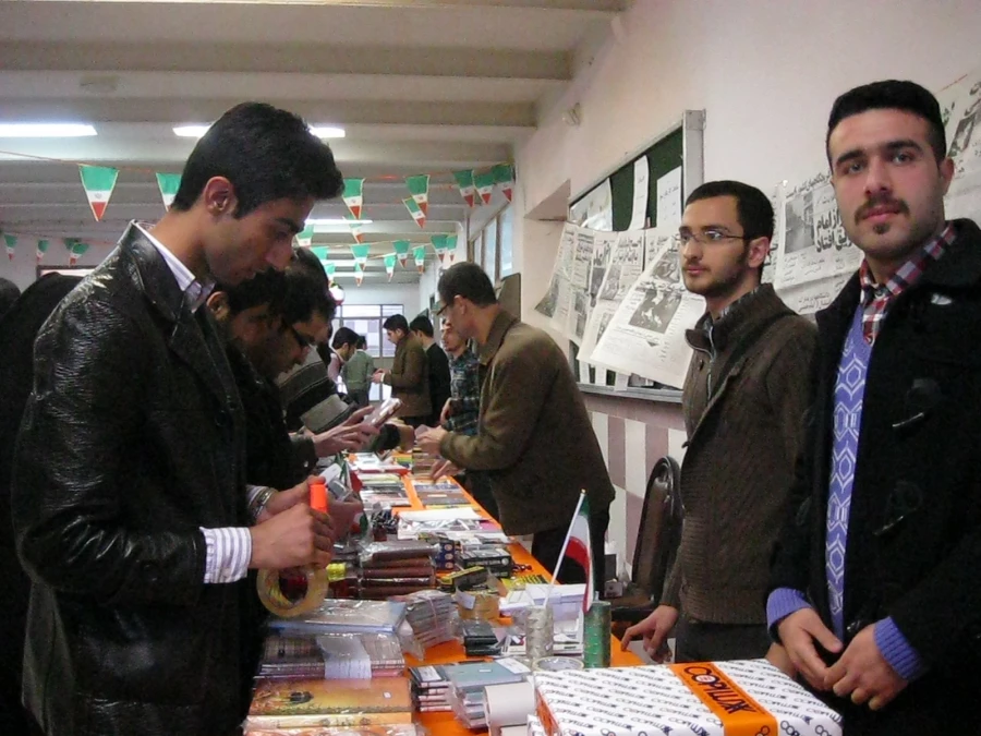 افتتاح  نمایشگاه کتاب در پردیس امام علی (ع)