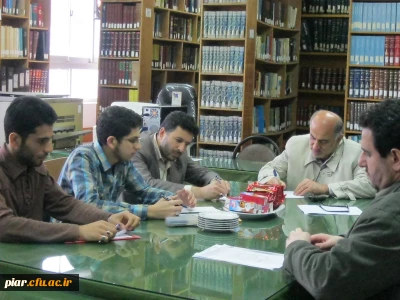 کتابخانه ها هم مثل مساجد، سنگر اند