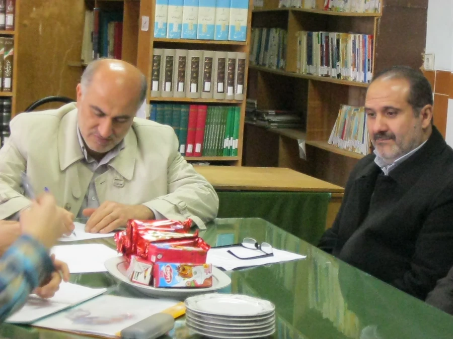 کتابخانه ها هم مثل مساجد، سنگر اند