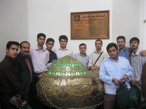 بازدید دانشجومعلمان پردیس امام علی (ع) گیلان  از بقعه متبرکه شاه نعمت الله ولی کرمان