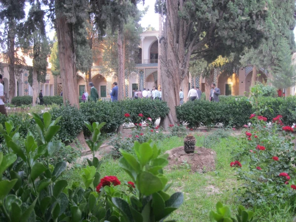 بازدید دانشجومعلمان پردیس امام علی (ع) گیلان  از بقعه متبرکه شه نعمت الله ولی کرمان