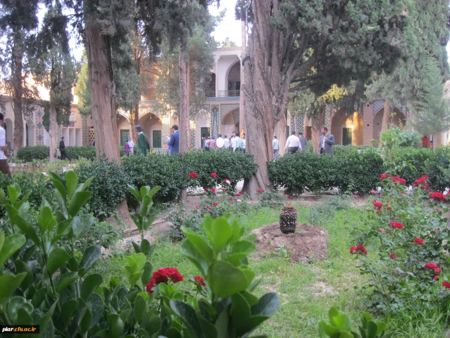 بازدید دانشجومعلمان پردیس امام علی (ع) گیلان  از بقعه متبرکه شه نعمت الله ولی کرمان