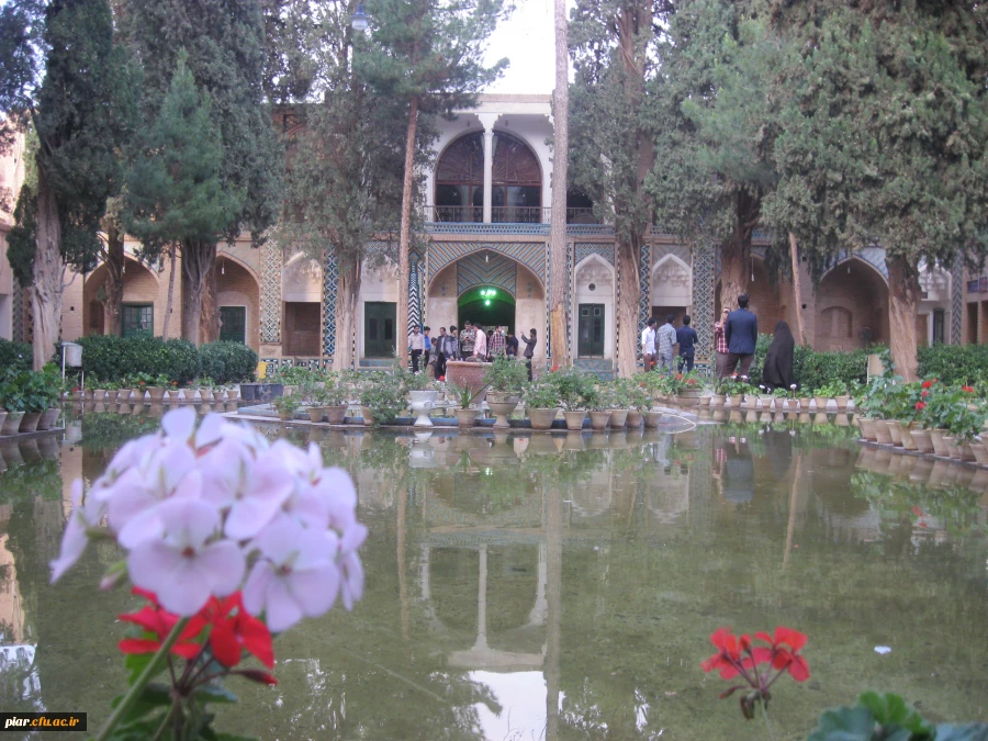 بازدید دانشجومعلمان پردیس امام علی (ع) گیلان  از بقعه متبرکه شاه نعمت الله ولی کرمان