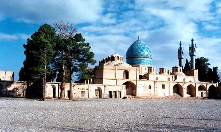 بازدید دانشجومعلمان پردیس امام علی (ع) گیلان  از بقعه متبرکه شه نعمت الله ولی کرمان