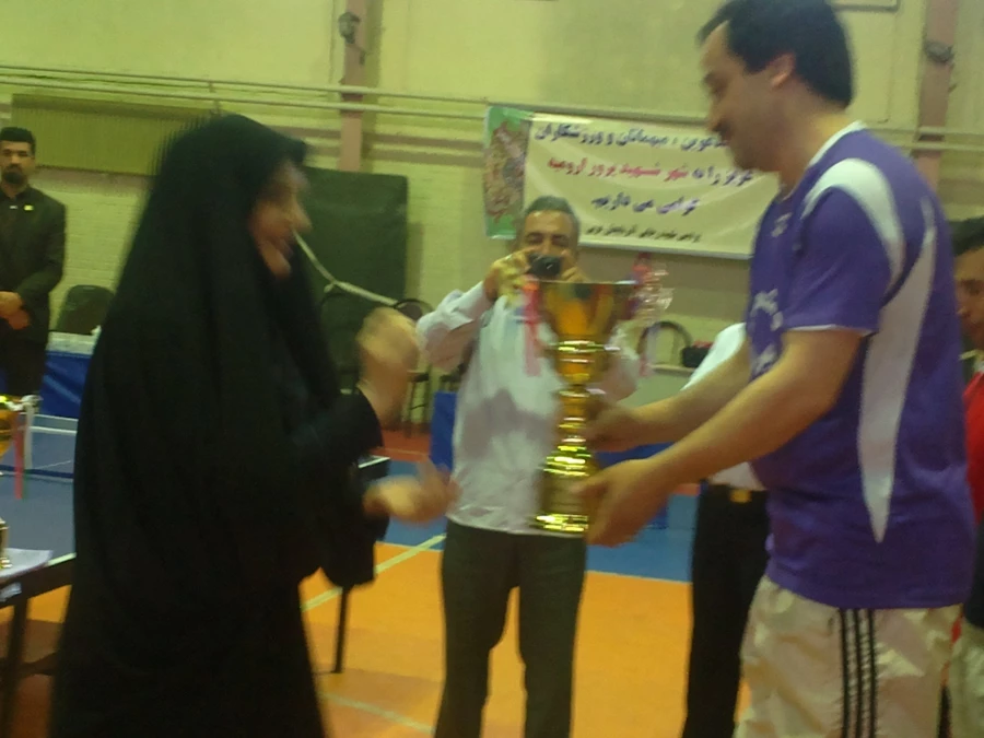 "قهرمان کسی است که بر نفس خود غلبه کند "پیامبر (ص)