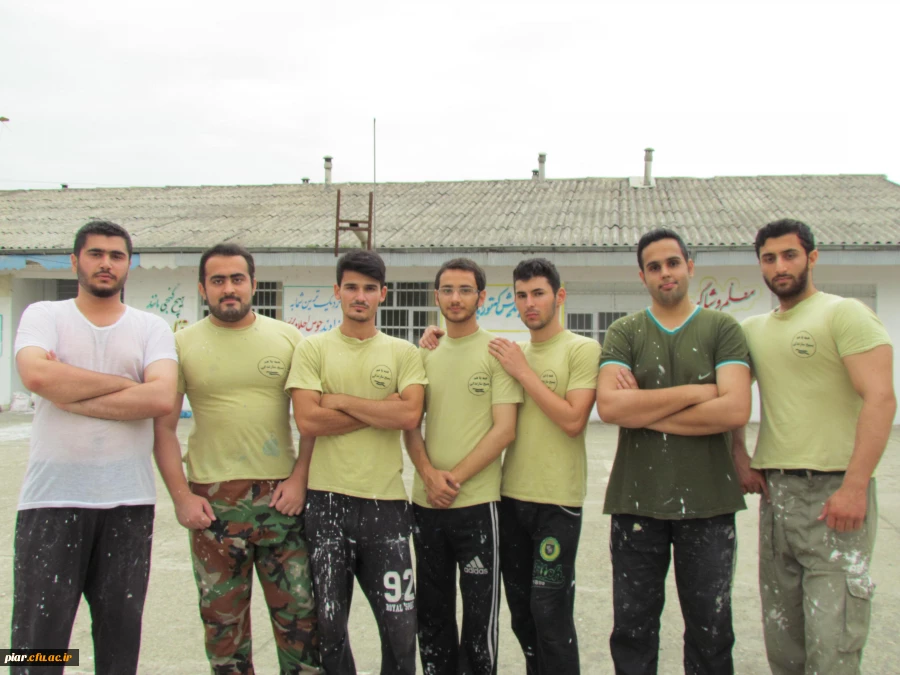 حضور یک جوان مؤمن و متدین  در یک مجموعه ى روستائى، در بین جوانان و مردم، مظهر مجسم آیه ى قرآن است.
                                                                                                                                      مقام معظم رهبری