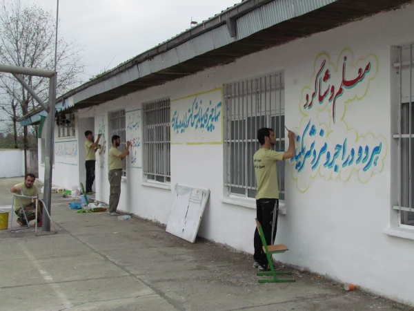 حضور یک جوان مؤمن و متدین  در یک مجموعه ى روستائى، در بین جوانان و مردم، مظهر مجسم آیه ى قرآن است.
                                                                                                                                      مقام معظم رهبری