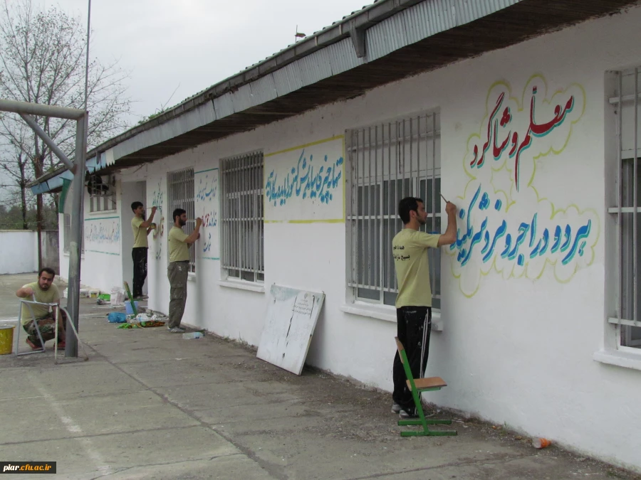 حضور یک جوان مؤمن و متدین  در یک مجموعه ى روستائى، در بین جوانان و مردم، مظهر مجسم آیه ى قرآن است.
                                                                                                                                      مقام معظم رهبری