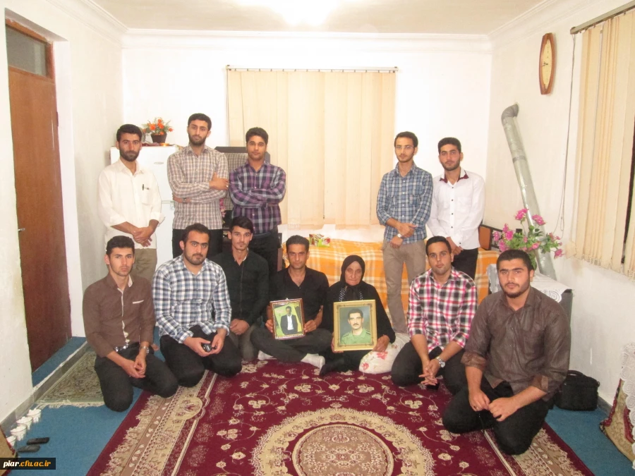 حضور یک جوان مؤمن و متدین  در یک مجموعه ى روستائى، در بین جوانان و مردم، مظهر مجسم آیه ى قرآن است.
                                                                                                                                      مقام معظم رهبری