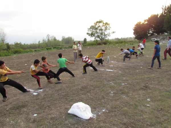 حضور یک جوان مؤمن و متدین  در یک مجموعه ى روستائى، در بین جوانان و مردم، مظهر مجسم آیه ى قرآن است.
                                                                                                                                      مقام معظم رهبری