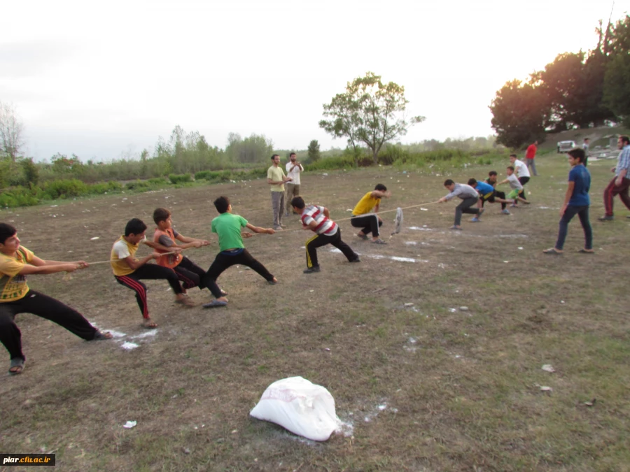 حضور یک جوان مؤمن و متدین  در یک مجموعه ى روستائى، در بین جوانان و مردم، مظهر مجسم آیه ى قرآن است.
                                                                                                                                      مقام معظم رهبری