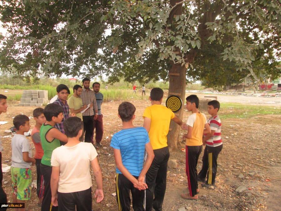 حضور یک جوان مؤمن و متدین  در یک مجموعه ى روستائى، در بین جوانان و مردم، مظهر مجسم آیه ى قرآن است.
                                                                                                                                      مقام معظم رهبری