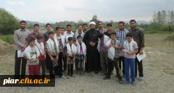 حضور یک جوان مؤمن و متدین در یک مجموعه ى روستائى، در بین جوانان و مردم، مظهر مجسم آیه ى قرآن است.
مقام معظم رهبری