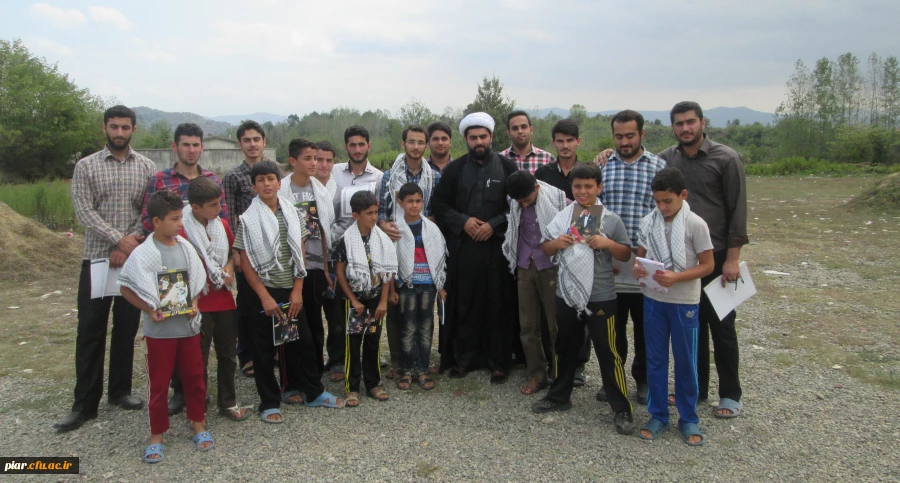 حضور یک جوان مؤمن و متدین در یک مجموعه ى روستائى، در بین جوانان و مردم، مظهر مجسم آیه ى قرآن است.
مقام معظم رهبری