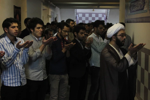 علیٌّ اَوَّلُ النّاسِ اِیماناً : حضرت علی علیه السّلام اوّلین کسی است که ایمان آورد