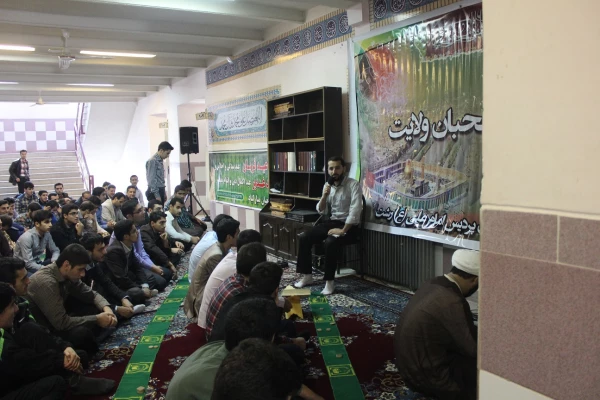 علیٌّ اَوَّلُ النّاسِ اِیماناً : حضرت علی علیه السّلام اوّلین کسی است که ایمان آورد