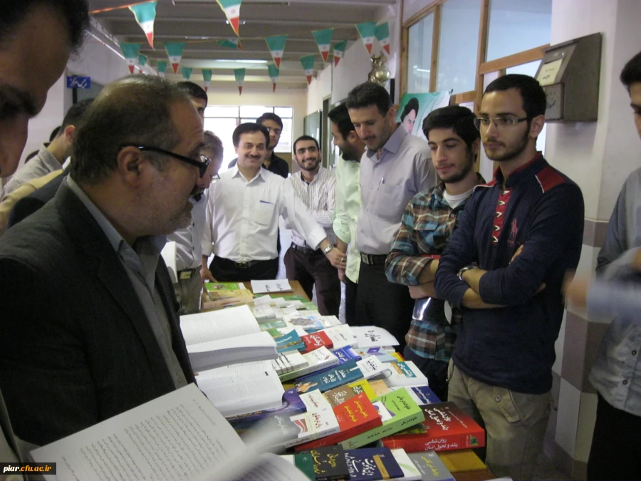 نمایش کتاب های اهدائی سازمان مرکزی به پردیس امام علی (ع) گیلان (برادران)