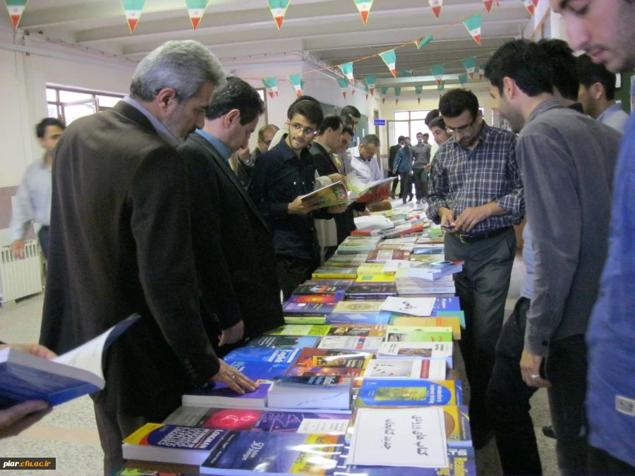 نمایش کتاب های اهدائی سازمان مرکزی به پردیس امام علی (ع) گیلان (برادران)