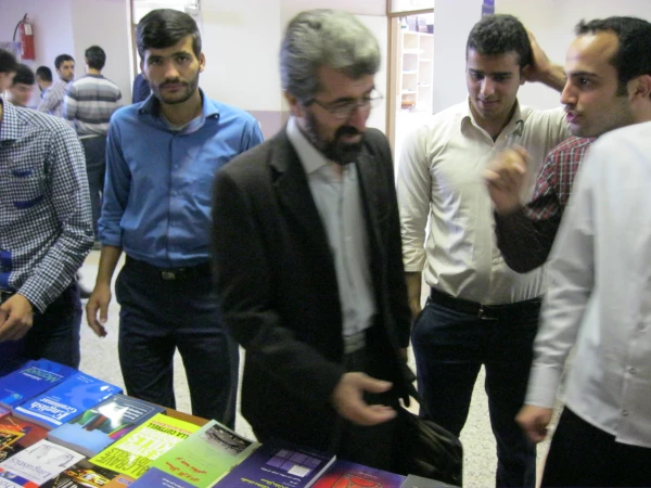 نمایش کتاب های اهدائی سازمان مرکزی به پردیس امام علی (ع) گیلان (برادران)