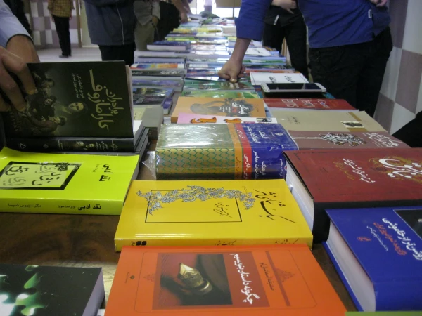 نمایش کتاب های اهدائی سازمان مرکزی به پردیس امام علی (ع) گیلان (برادران)