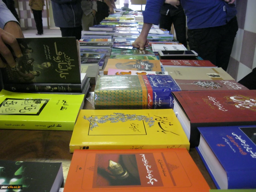 نمایش کتاب های اهدائی سازمان مرکزی به پردیس امام علی (ع) گیلان (برادران)