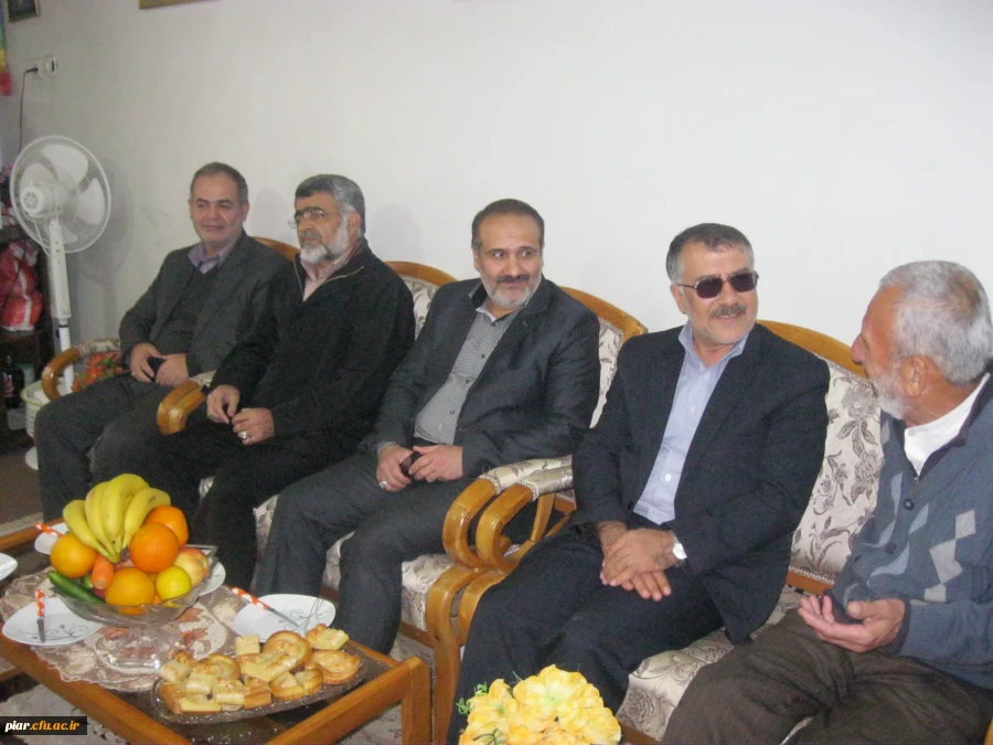 هیچ چیز شایسته تر از آن نیست که یاد و نام گرامی شهیدان و فداکاران راه خدا را بزرگ بداریم،سیدعلی خامنه ای