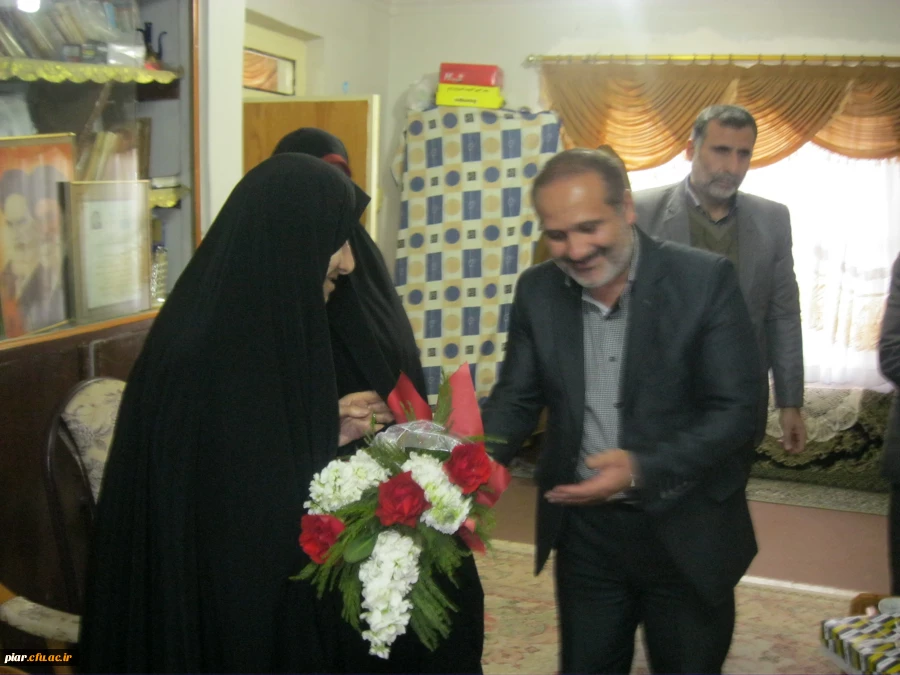 هیچ چیز شایسته تر از آن نیست که یاد و نام گرامی شهیدان و فداکاران راه خدا را بزرگ بداریم،سیدعلی خامنه ای