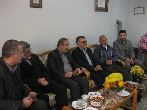 هیچ چیز شایسته تر از آن نیست که یاد و نام گرامی شهیدان و فداکاران راه خدا را بزرگ بداریم،سیدعلی خامنه ای