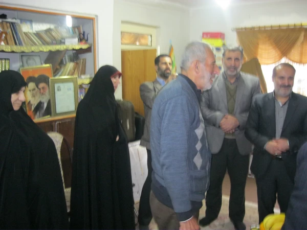 هیچ چیز شایسته تر از آن نیست که یاد و نام گرامی شهیدان و فداکاران راه خدا را بزرگ بداریم،سیدعلی خامنه ای