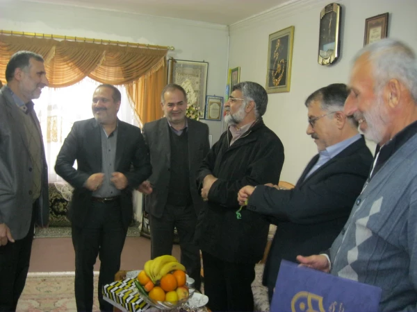 هیچ چیز شایسته تر از آن نیست که یاد و نام گرامی شهیدان و فداکاران راه خدا را بزرگ بداریم،سیدعلی خامنه ای