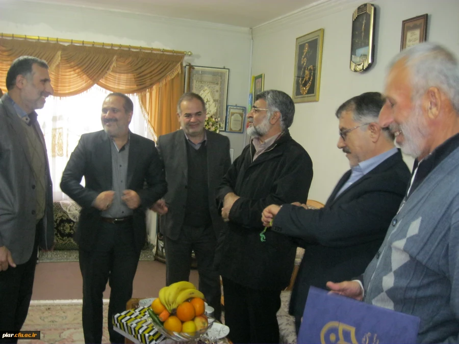 هیچ چیز شایسته تر از آن نیست که یاد و نام گرامی شهیدان و فداکاران راه خدا را بزرگ بداریم،سیدعلی خامنه ای