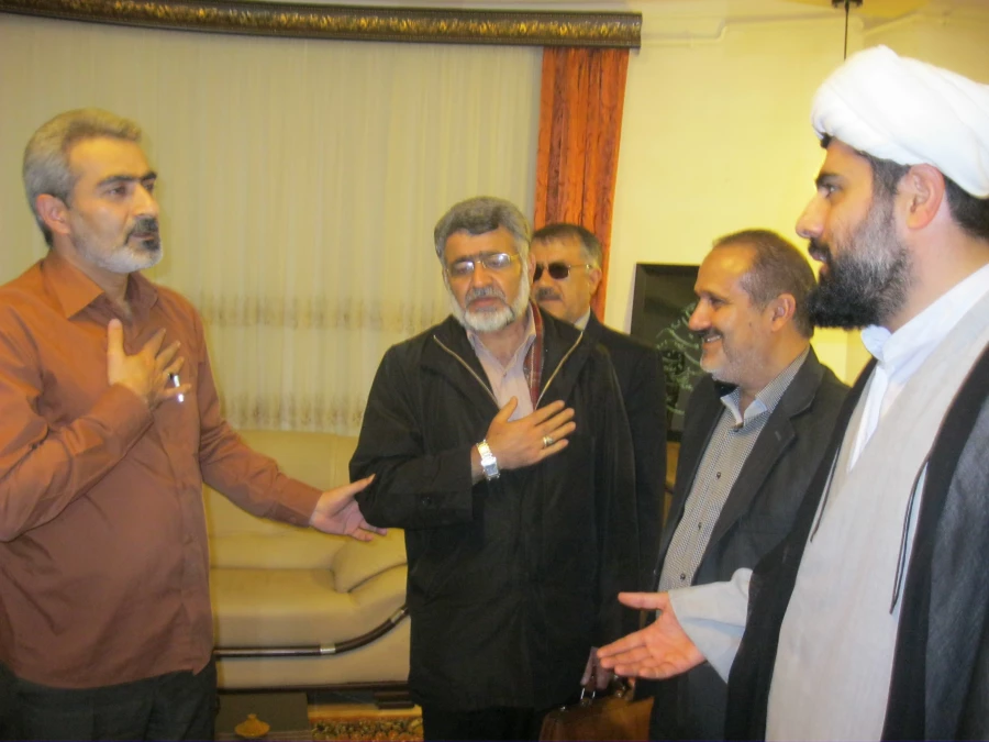 جانبازان عزیز ارزنده ترین یادگاریهاى دوران حماسه ى دفاع مقدس هستند. امام خامنه ای