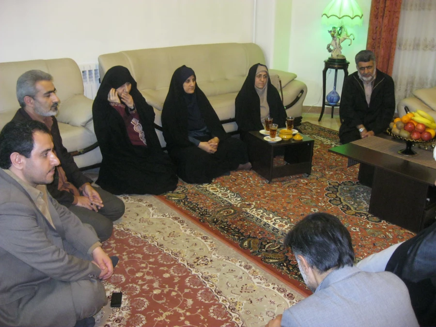 جانبازان عزیز ارزنده ترین یادگاریهاى دوران حماسه ى دفاع مقدس هستند. امام خامنه ای