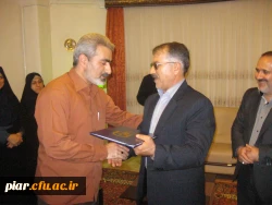 جانبازان عزیز ارزنده ترین یادگاریهاى دوران حماسه ى دفاع مقدس هستند. امام خامنه ای