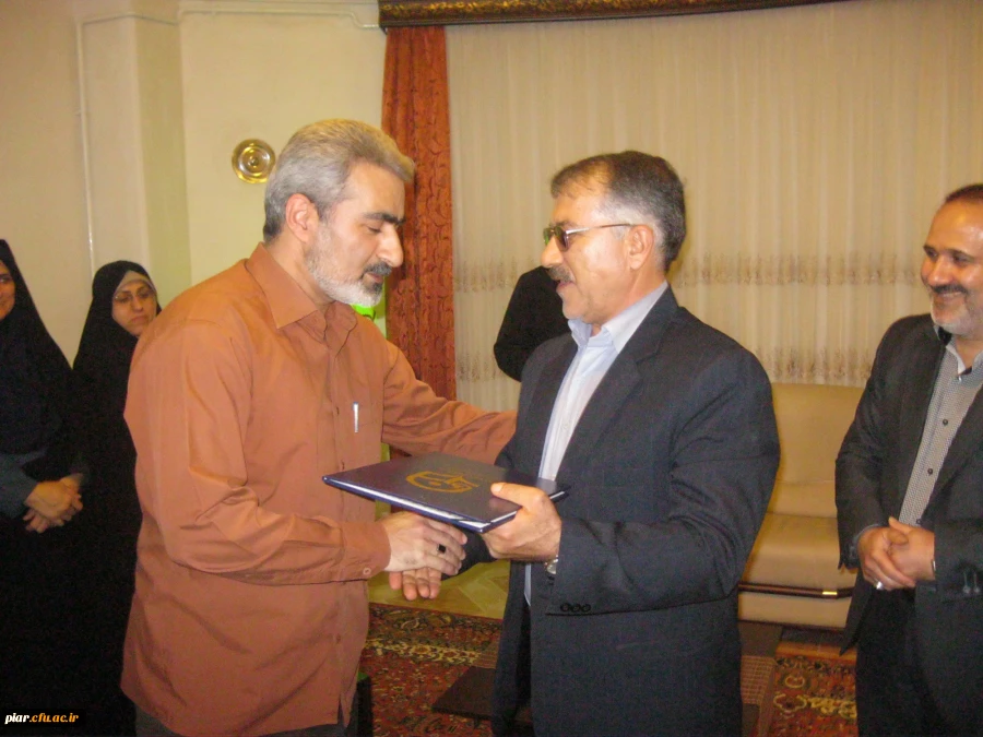 جانبازان عزیز ارزنده ترین یادگاریهاى دوران حماسه ى دفاع مقدس هستند. امام خامنه ای