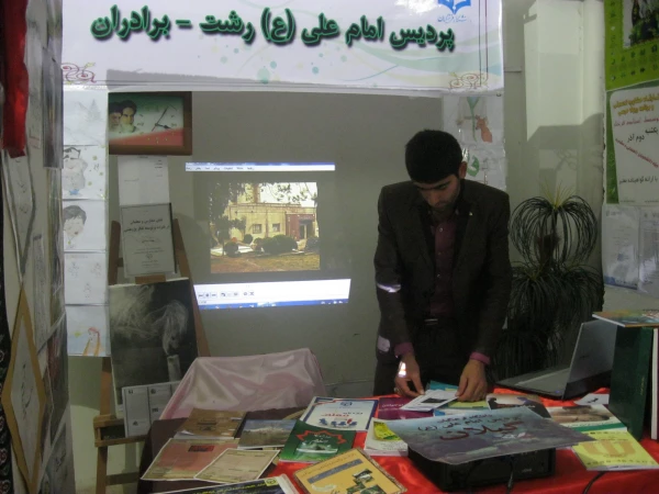 برگزاری نمایشگاه دستاورد های علمی به مناسبت هفته پژوهش توسط دانشجو معلمان پردیس های استان گیلان