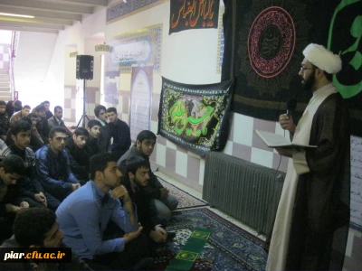 سیاه پوش بیست و هشتمین روز صفر، شانه به شانه آسمان فشرده در ابر مدینه مى گرییم.