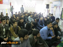 سیاه پوش بیست و هشتمین روز صفر، شانه به شانه آسمان فشرده در ابر مدینه مى گرییم.