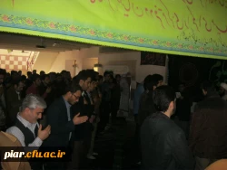 سیاه پوش بیست و هشتمین روز صفر، شانه به شانه آسمان فشرده در ابر مدینه مى گرییم.