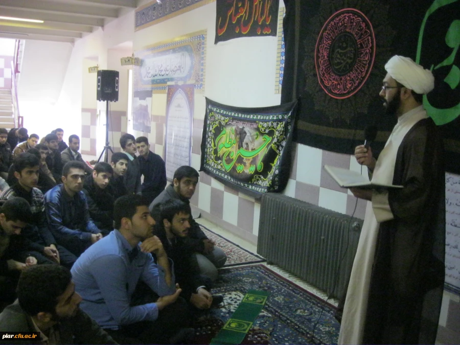 سیاه پوش بیست و هشتمین روز صفر، شانه به شانه آسمان فشرده در ابر مدینه مى گرییم.