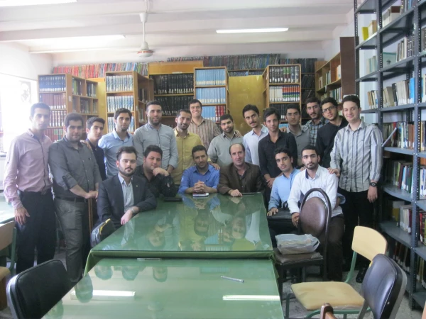 نشست صمیمی ،مسئولین کانون ها ،انجمن های علمی ،بسیج دانشجوئی ، شورای صنفی و هیأت مذهبی
با دکتر احد زاده