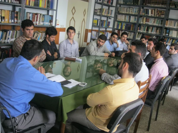 نشست صمیمی ،مسئولین کانون ها ،انجمن های علمی ،بسیج دانشجوئی ، شورای صنفی و هیأت مذهبی
با دکتر احد زاده