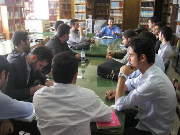 نشست صمیمی ،مسئولین کانون ها ،انجمن های علمی ،بسیج دانشجوئی ، شورای صنفی و هیأت مذهبی
با دکتر احد زاده