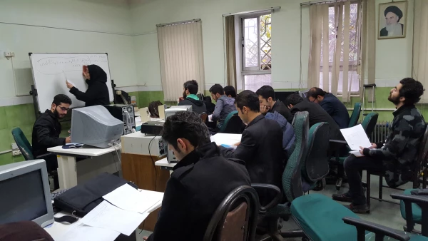 نشست صمیمی مدیر گروه علوم انسانی پردیس امام علی (ع) سرکار خانم حیدری با دانشجومعلمان