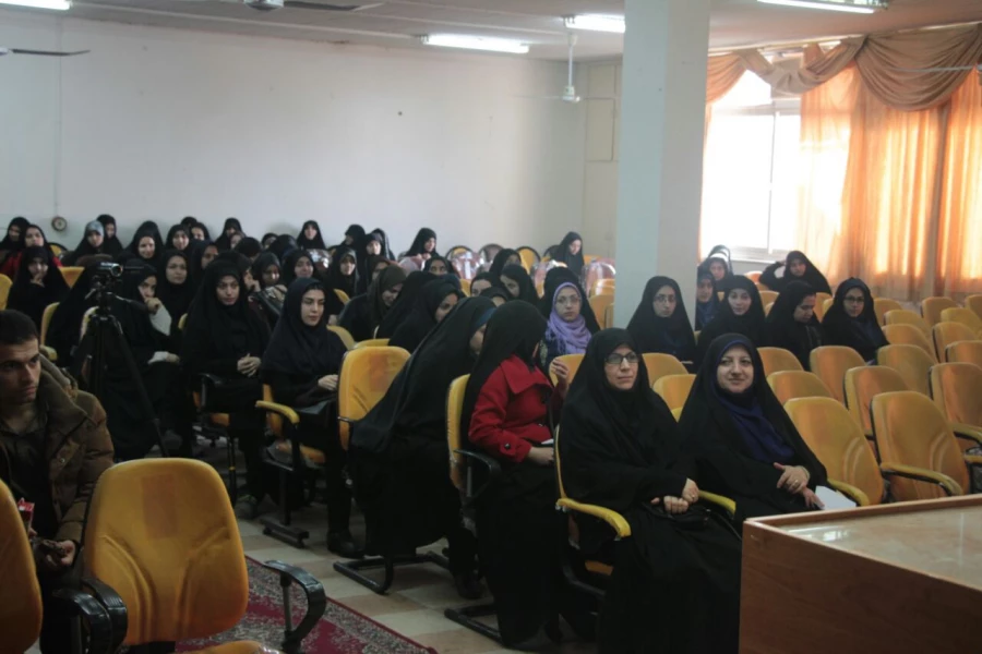 مناظره اساتید پیرامون اقتصاد مقاومتی