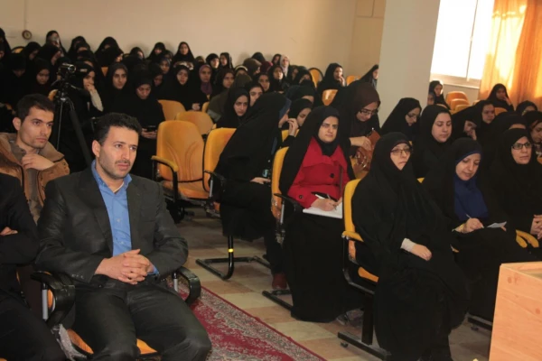 مناظره اساتید پیرامون اقتصاد مقاومتی