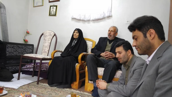 دیدار دانشجو معلمان با خانواده شهید صنعتی