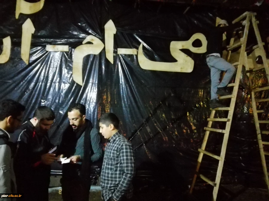 بازدید دکتر احدزاده از نمایشگاه یادواره شهدای گمنام